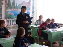 20.03.2017. День большой профилактики. Наталья Николаевна Бровко беседует с пятиклассниками.