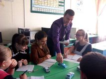 20.03.2017 День большой профилактики. Деловая игра "Защищаем свои права". Девятиклассники с педагогом-психологом  А.С.Мацыниным обсуждают проблемы, которые возникают в повседневной жизни.